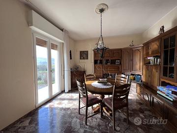 Appartamento di 130 m² con 5 locali e box auto a C