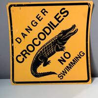 Cartello pericolo coccodrilli vintage