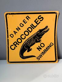 Cartello pericolo coccodrilli vintage