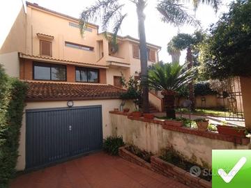 Villa Indipendente Con Giardino Gallico 270 Mq