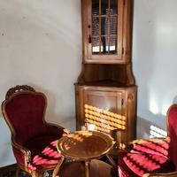 Angolare, poltroncine e tavolino