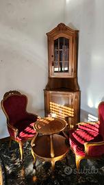 Angolare, poltroncine e tavolino