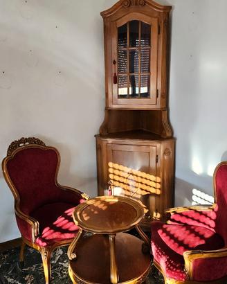 Angolare, poltroncine e tavolino