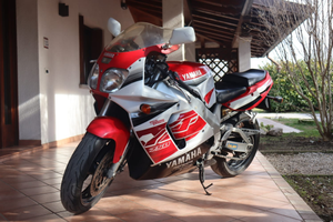 YAMAHA YZF 750 R anno 1996