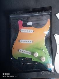 1 Stratocaster Battipenna S.S.S con accessori 