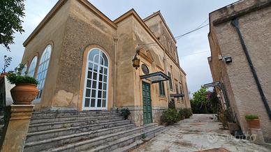 Complesso immobiliare pressi villa S. Teresa V/132