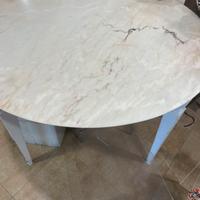 Tavolo da sala in marmo