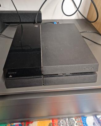 Playstation 4 con 1 joystick e fifa25