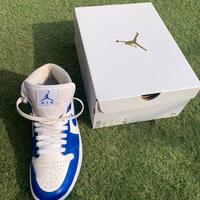 Nike Air Jordan 1  mid bianco blu