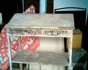 Scrittoio antico in legno di Abete da restaurare