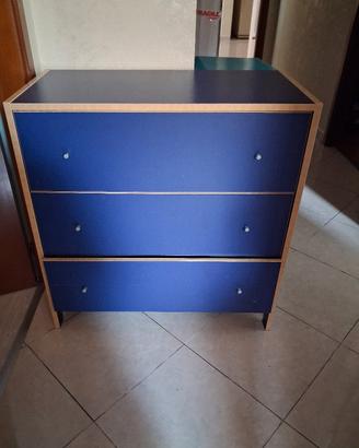 cassettiera a  tre cassetti 