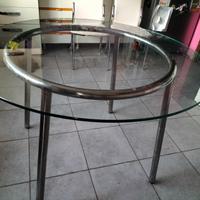 Távolo da cucina ín vetro