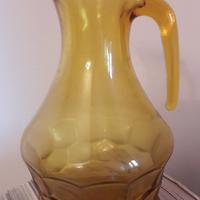 Brocca in vetro giallo