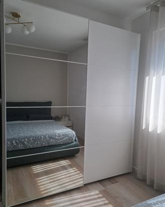 ARMADIO IKEA PAX con ante scorrevoli