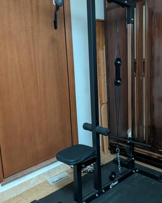 Lat machine con cavo basso