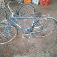 Bicicletta blu da città 28" – da restaurare.