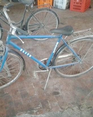 Bicicletta blu da città 28" – da restaurare.