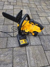 Motosega a batteria dewalt