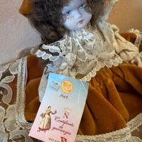 BAMBOLA DI PORCELLANA