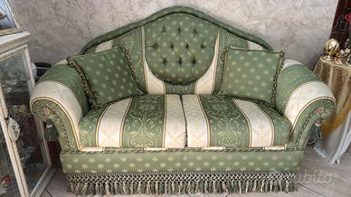 Divano classico due posti