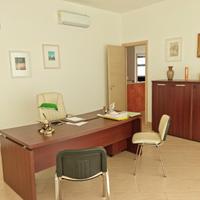 Ampio e luminosissimo loc. comm. uso ufficio