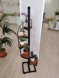 scala a chiocciola porta piante