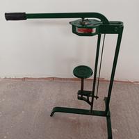 Macchina per chiusura bottiglie vino