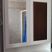 
Mobile a specchio HEMNES ikea con illuminazione 