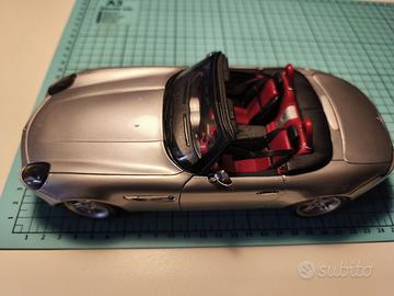 **Modellino BMW Z8 1/18**