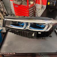 Faro BMW 745e