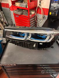 Faro BMW 745e