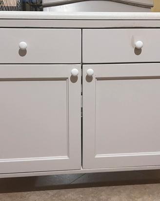 Mobile bagno completo di specchio e lavabo