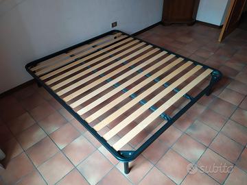 Struttura letto matrimoniale con doghe