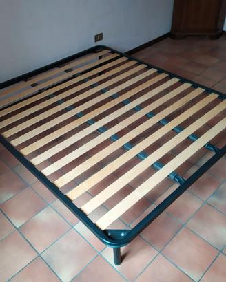 Struttura letto matrimoniale con doghe