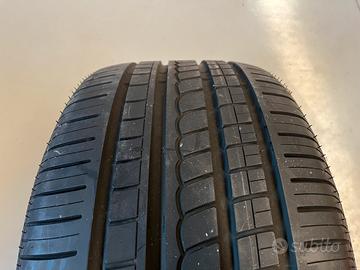 Un pneumatico Pirelli P Zero Rosso 285/45 R19 107W