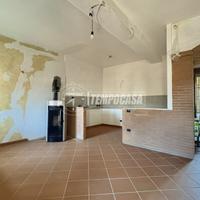 SPLENDIDA BIFAMILIARE IMMERSA NEL VERDE COMPLETAME