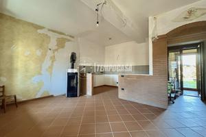 SPLENDIDA BIFAMILIARE IMMERSA NEL VERDE COMPLETAME