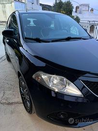 Auto Lancia Ypsilon
