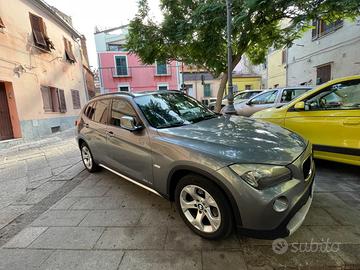 bella BMW X1 xDrive 18D cambio automatico.