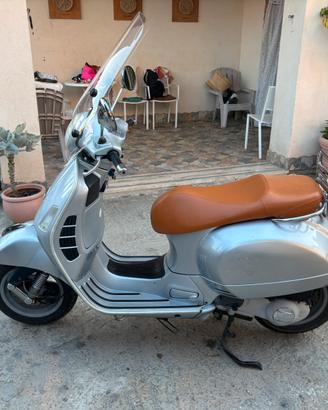 Vespa 250 gts