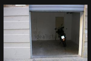 Posto moto o scooter in garage
