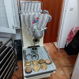 Macchina professionale per la pasta