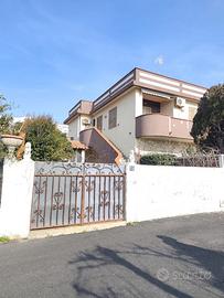 Elegante Villetta a Schiera nel Complesso Le Ville