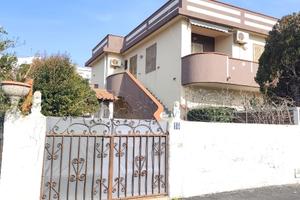 Elegante Villetta a Schiera nel Complesso Le Ville