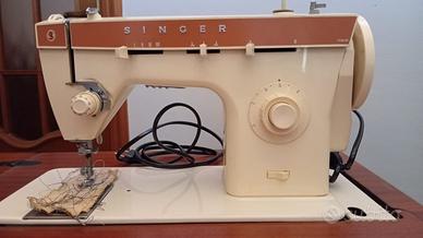 Maccchina da cucire con mobile