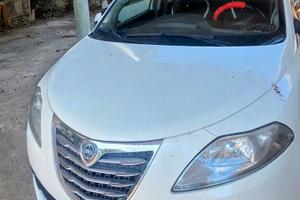 lancia y