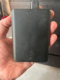 Hard disk Toshiba con usb per attaccarlo al PC.