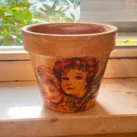 Vaso dorato con angeli