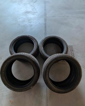 Pneumatici invernali  235/45 R18