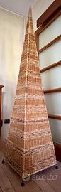Lampada piramide in vimini